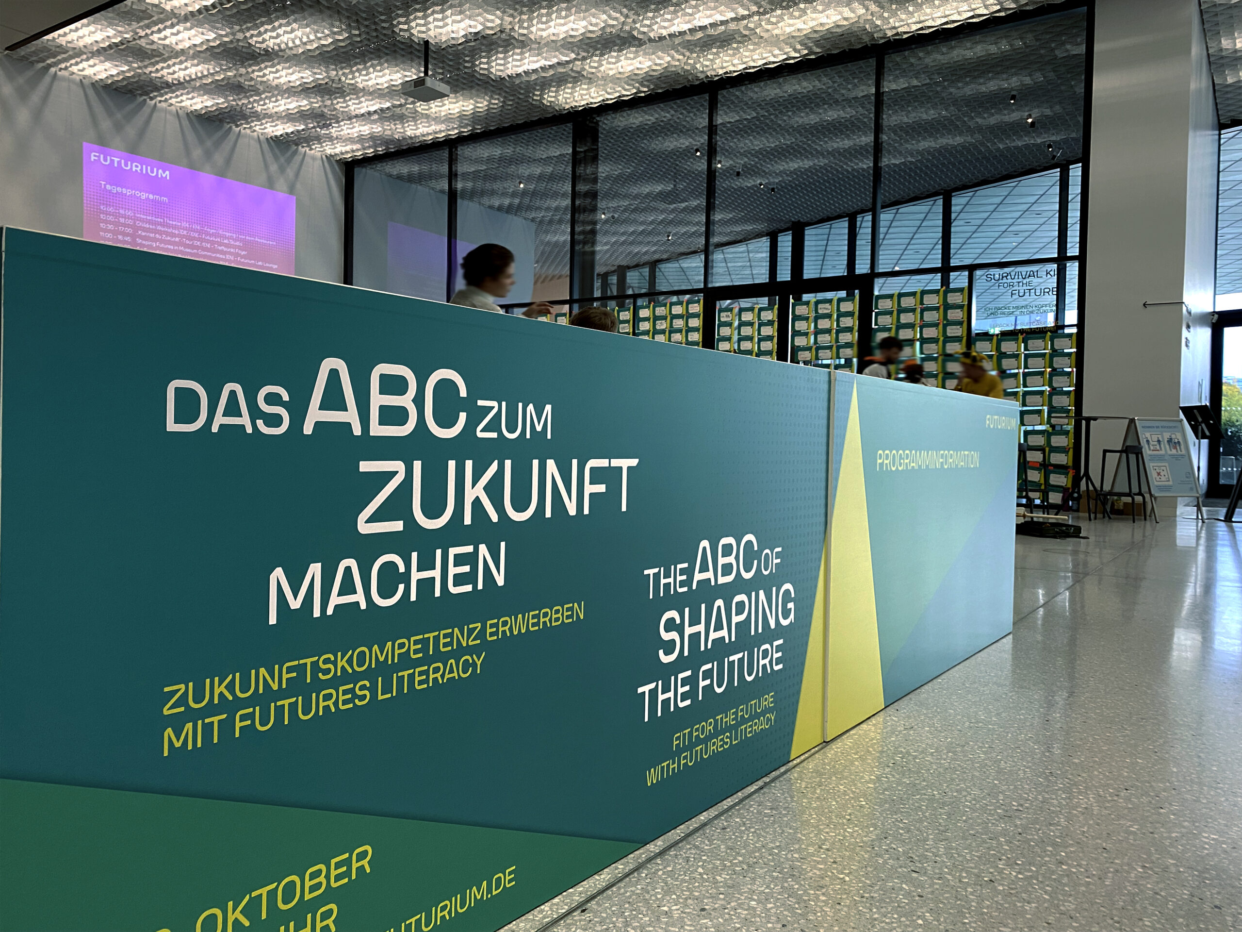 Futurium_Berlin_ABC_der_Zukunft_Empfang_Counter_03-1